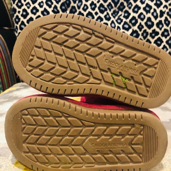 Hot Pink Fur Boots
Kookaburra Ugg
7
Girls - Picture 7 of 7